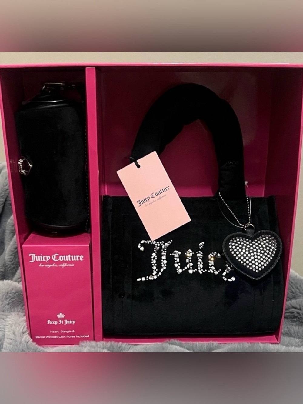 Juicy Couture Big Spender 3-Piece
Gift Box Set in velvet "Liquorice" colorway. - Picture 1 of 6